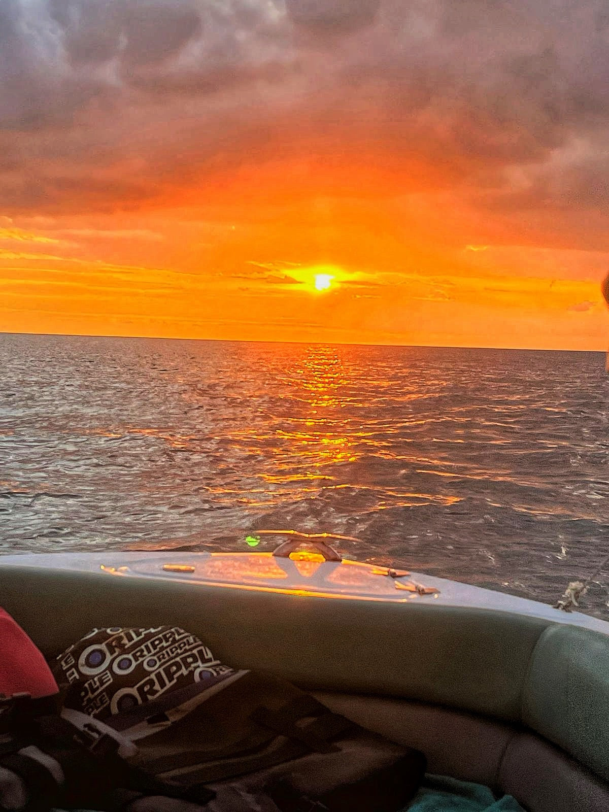 Coucher de soleil magique en mer